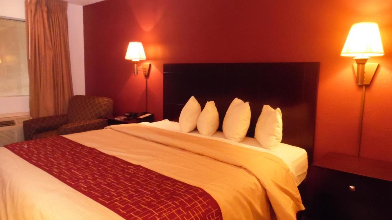 Red Roof Inn & Suites Oklahoma City Southwest Экстерьер фото