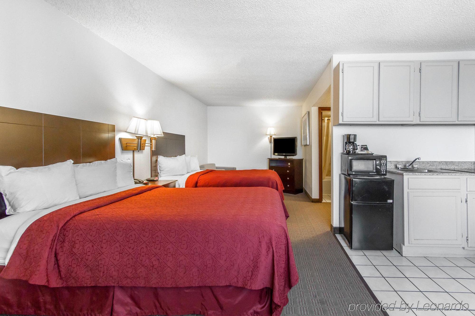 Red Roof Inn & Suites Oklahoma City Southwest Экстерьер фото